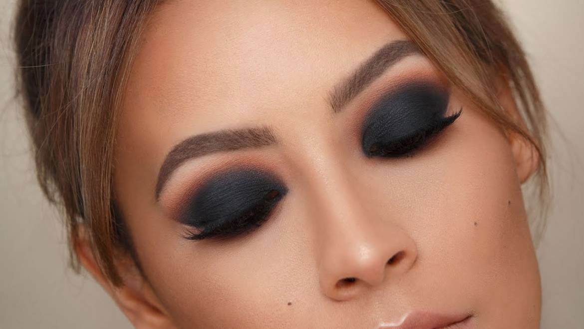 Smokey eye: Το ιδανικό αποτέλεσμα σε 5 απλά βήματα